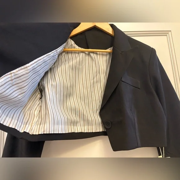 Commense Black Cropped Blazer - Picture 5 of 7